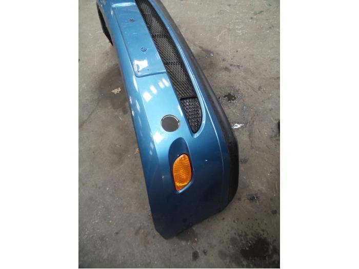 Front bumper from a Ford Focus 1 1.4 16V 2000