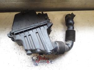 Used Air box Toyota Yaris (P1) 1.3 16V VVT-i Price on request offered by Autodemontage Joko B.V.