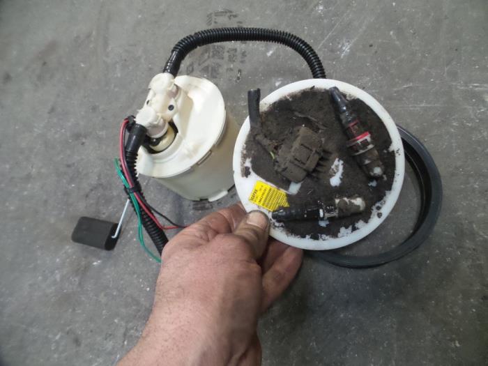 Electric fuel pump from a Ford Focus 1 1.4 16V 2000