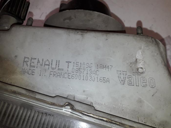 Headlight, right from a Renault Express 1994