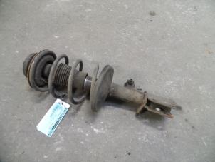 Used Front shock absorber rod, right Renault Twingo (C06) 1.2 16V Price on request offered by Autodemontage Joko B.V.