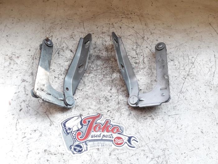 Bonnet Hinge from a Ford Focus C-Max 1.6 TDCi 16V 2005
