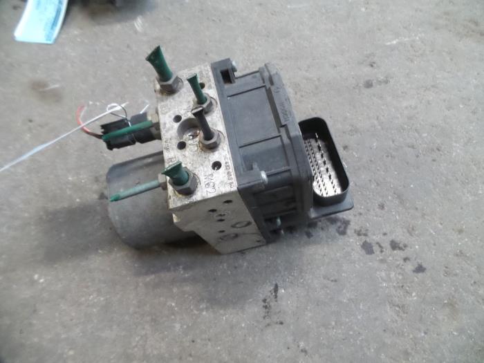Begagnade ABS-pump Peugeot 307 SW (3H) 2.0 16V Pris på förfrågan erbjuds av Autodemontage Joko B.V.
