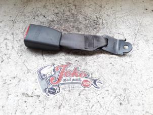 Used Rear seatbelt buckle, centre Kia Rio II (DE) 1.4 16V Price on request offered by Autodemontage Joko B.V.