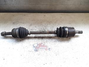 Used Front drive shaft, left Kia Rio II (DE) 1.4 16V Price on request offered by Autodemontage Joko B.V.