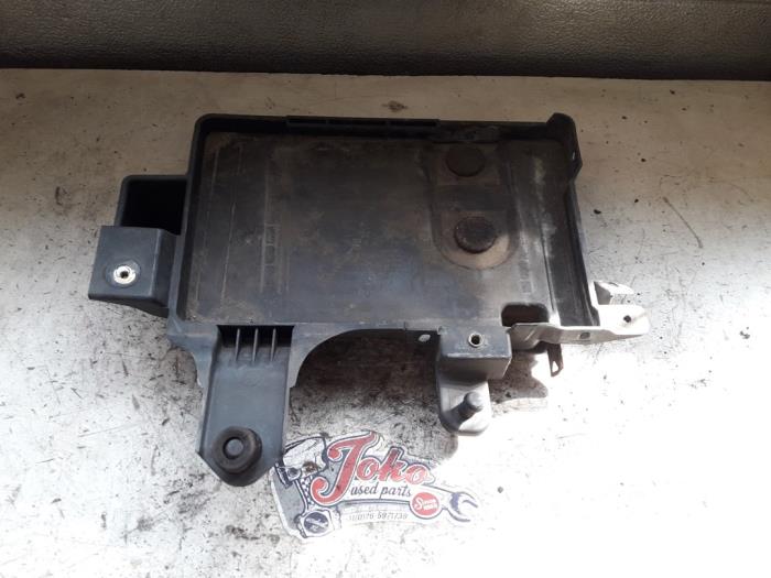 Begagnade Batterilåda Smart Forfour (454) 1.5 16V Pris på förfrågan erbjuds av Autodemontage Joko B.V.