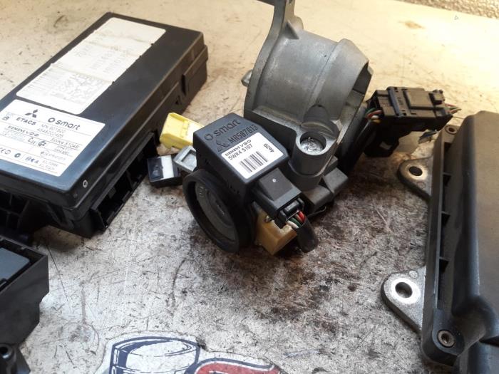 Set of cylinder locks (complete) Smart Forfour 1.5 16V - MN901820