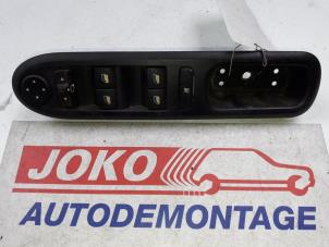 Usados Interruptor de ventanilla eléctrica Peugeot 407 Precio de solicitud ofrecido por Autodemontage Joko B.V.