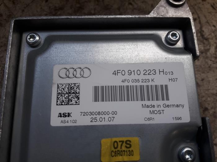 Amplificateur radio d'un Audi A6 (C6) 2.7 TDI V6 24V 2007