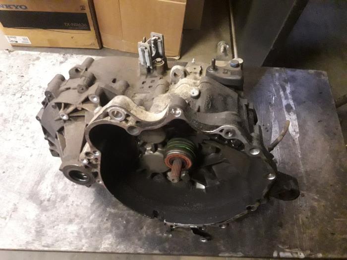 Gebrauchte Getriebe Volvo V70 (SW) 2.5 D Preis auf Anfrage angeboten von Autodemontage Joko B.V.
