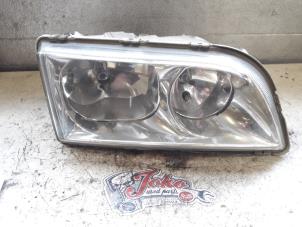 Used Headlight, right Volvo S40 (VS) 2.0 16V Price on request offered by Autodemontage Joko B.V.