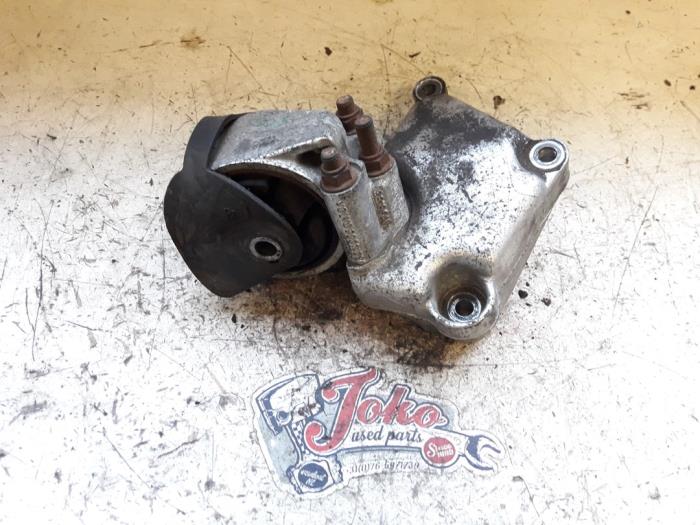 Gearbox mount from a Volvo S40 (VS) 2.0 16V 2000