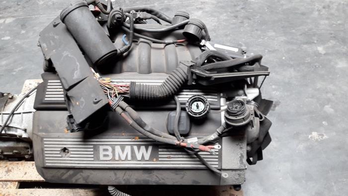 Moteur d'un BMW 3 serie (E36/4) 320i 24V 1994
