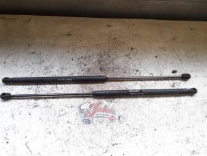 Used Bonnet gas strut, left Alfa Romeo 159 (939AX) 1.9 JTS 16V Price on request offered by Autodemontage Joko B.V.