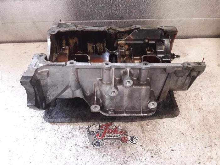 Usagé Couvercle carter Renault Megane III Grandtour (KZ) 1.4 16V TCe 130 Prix sur demande proposé par Autodemontage Joko B.V.