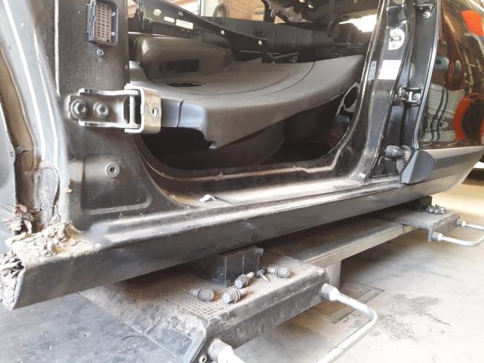 Używane Próg lewy Renault Megane III Grandtour (KZ) 1.4 16V TCe 130 Cena na żądanie oferowane przez Autodemontage Joko B.V.