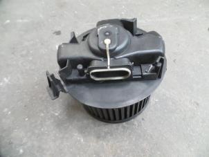 Usados Motor de ventilador de calefactor Renault Twingo II (CN) 1.2 16V Precio de solicitud ofrecido por Autodemontage Joko B.V.