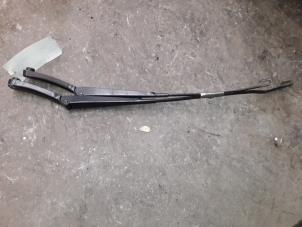 Used Front wiper arm Citroen Berlingo 1.9 Di Price on request offered by Autodemontage Joko B.V.