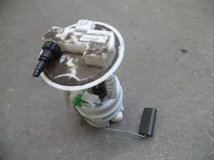 Used Electric fuel pump Renault Twingo II (CN) 1.2 16V Price on request offered by Autodemontage Joko B.V.