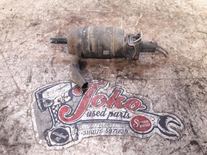 Używane Pompa spryskiwacza przód Saab 9-5 Estate (YS3E) 1.9 TiD 16V Cena na żądanie oferowane przez Autodemontage Joko B.V.