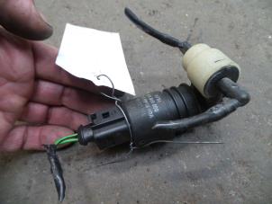 Used Windscreen washer pump Volkswagen Lupo (6X1) 1.0 MPi 50 Price on request offered by Autodemontage Joko B.V.