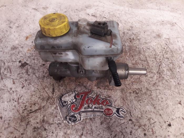 Used Master cylinder Volkswagen Polo IV (9N1/2/3) 1.2 12V Price on request offered by Autodemontage Joko B.V.