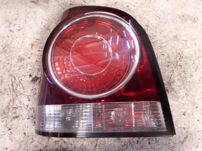 Taillight, left from a Volkswagen Polo IV (9N1/2/3) 1.2 12V 2007