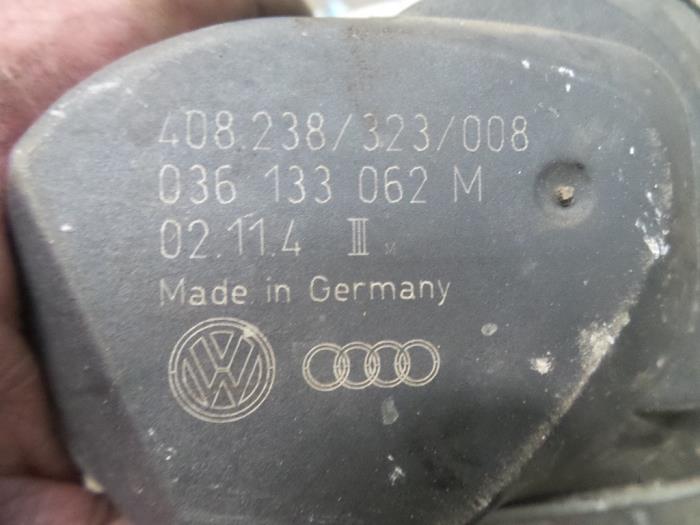 Throttle body from a Volkswagen Golf IV (1J1) 1.6 16V 2002