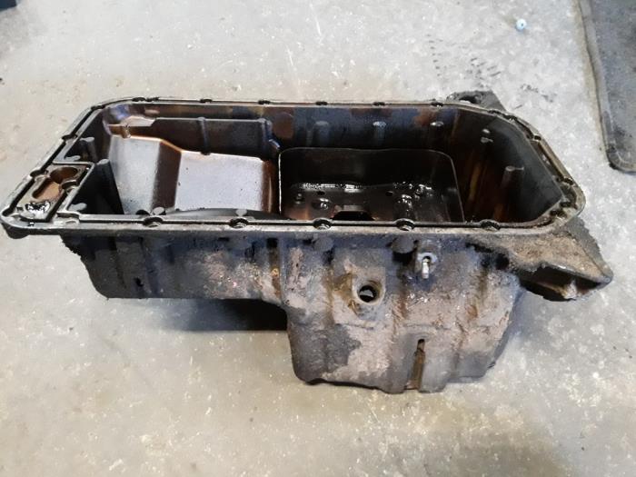 Begagnade Oljetråg BMW 3 serie (E46/4) 316i Pris på förfrågan erbjuds av Autodemontage Joko B.V.