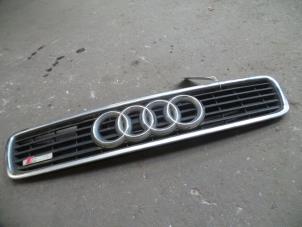 Używane Grill Audi A4 (B5) 1.9 TDI Cena na żądanie oferowane przez Autodemontage Joko B.V.