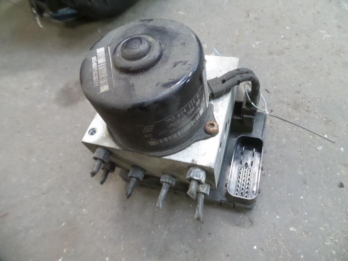 Begagnade ABS-pump Ford Galaxy (WGR) 2.0 Pris på förfrågan erbjuds av Autodemontage Joko B.V.