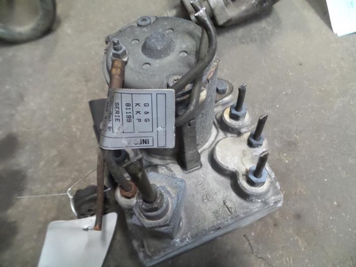 Używane Pompa ABS BMW 5 serie (E39) 525 tds Cena na żądanie oferowane przez Autodemontage Joko B.V.