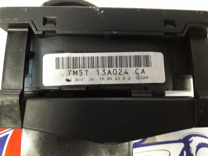 Interruptor de luz de un Ford Focus 2 1.6 TDCi 16V 90 2010