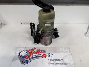 Used Power steering pump Ford Focus 2 1.6 TDCi 16V 90 Price on request offered by Autodemontage Joko B.V.