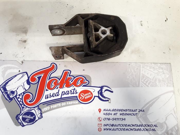 Engine mount from a Ford Focus 2 1.6 TDCi 16V 90 2010