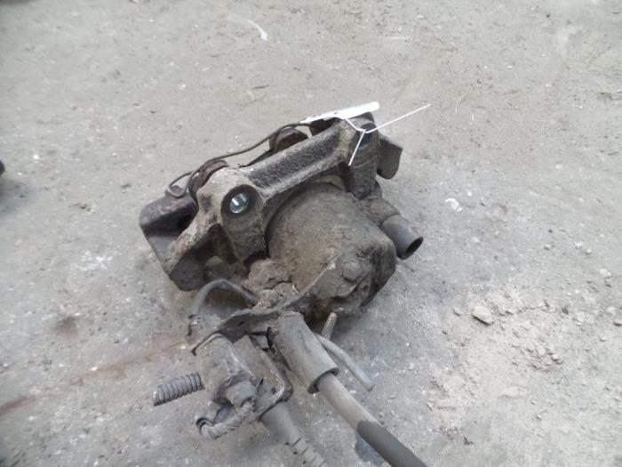 Gebrauchte Bremszange links vorne Audi A4 Quattro (B5) 2.8 V6 30V Preis auf Anfrage angeboten von Autodemontage Joko B.V.