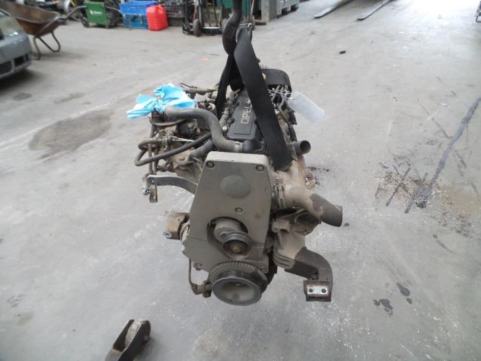 Motor de un Opel Corsa B (73/78/79) 1.4i Swing,Joy,Sport,GLS 1998