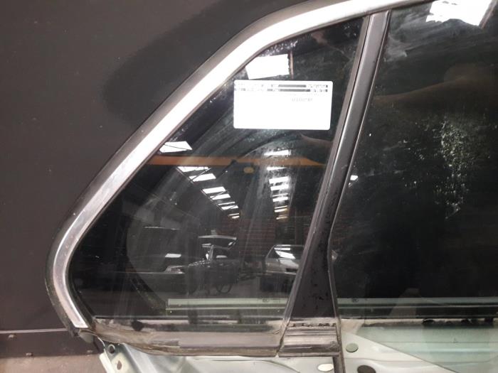 Usados Ventanilla triangular derecha detrás Volkswagen Jetta III (1K2) 1.9 TDI Precio de solicitud ofrecido por Autodemontage Joko B.V.