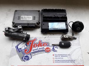 Usados Cilindro de juego de cerraduras (completo) Skoda Fabia II (5J) 1.2i 12V Precio de solicitud ofrecido por Autodemontage Joko B.V.