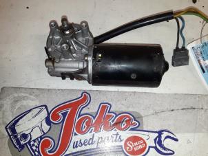 Used Front wiper motor Volvo 850 2.5i GLE 10V Price on request offered by Autodemontage Joko B.V.
