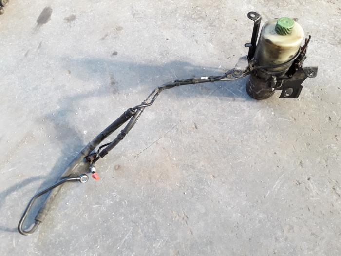 Used Power steering pump Seat Ibiza III (6L1) 1.2 12V Price on request offered by Autodemontage Joko B.V.
