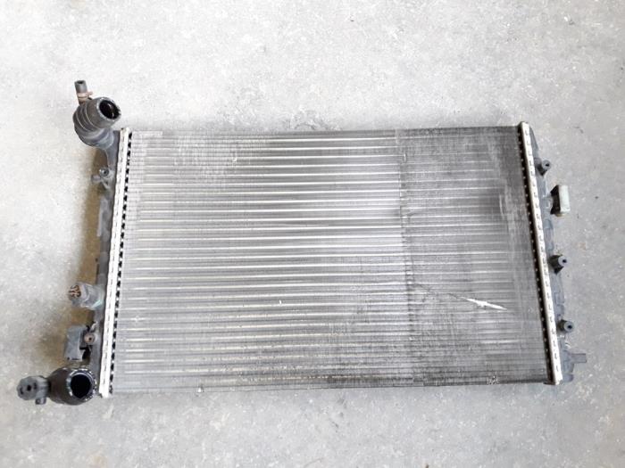 Usagé Radiateur Volkswagen Polo IV (9N1/2/3) 1.4 16V Prix sur demande proposé par Autodemontage Joko B.V.