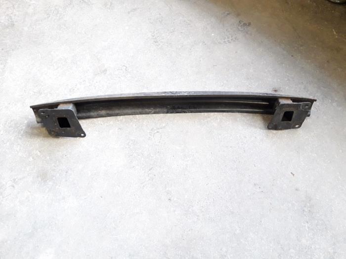 Rear bumper frame from a Volkswagen Polo IV (9N1/2/3) 1.4 16V 2008
