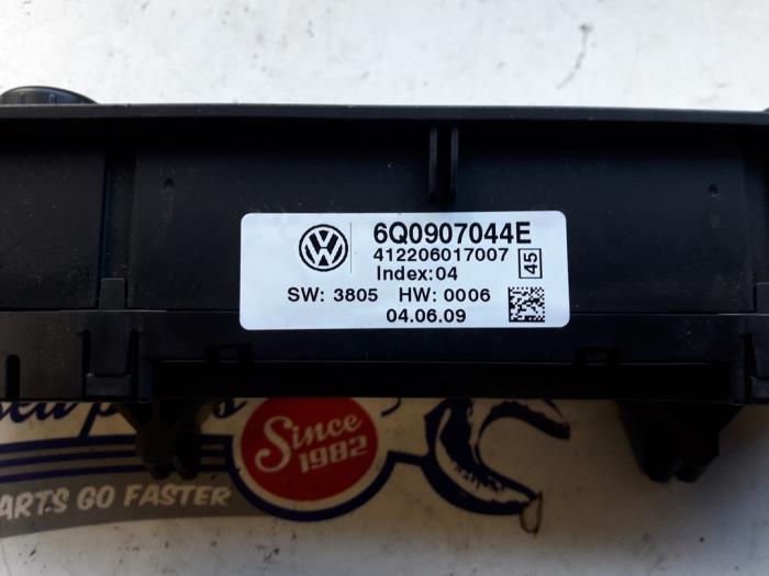 Panel de control de calefacción de un Volkswagen Polo IV (9N1/2/3) 1.4 16V 2008