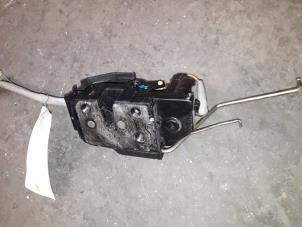 Used Front door lock mechanism 4-door, right Hyundai Getz 1.1i 12V Price on request offered by Autodemontage Joko B.V.