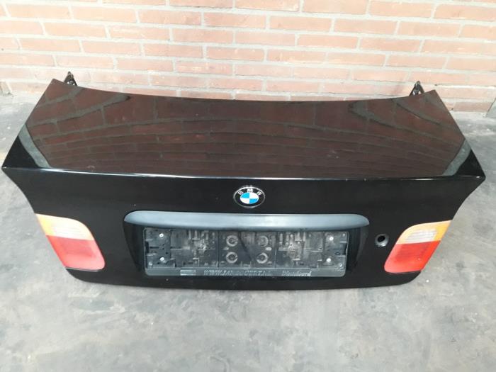 Begagnade Baklucka BMW 3 serie (E46/4) 318i 16V Pris på förfrågan erbjuds av Autodemontage Joko B.V.