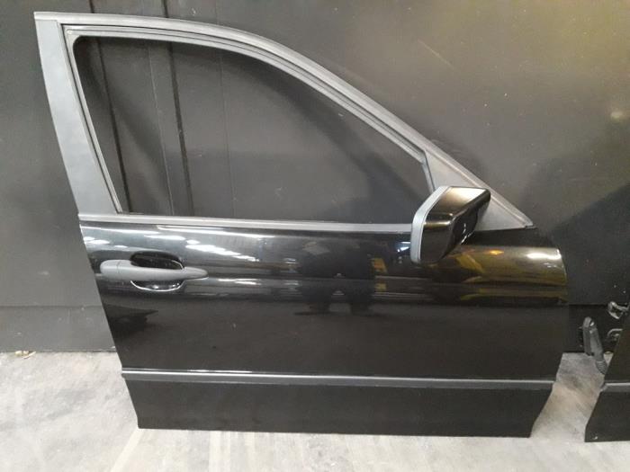Front door 4-door, right from a BMW 3 serie (E46/4) 318i 16V 2002