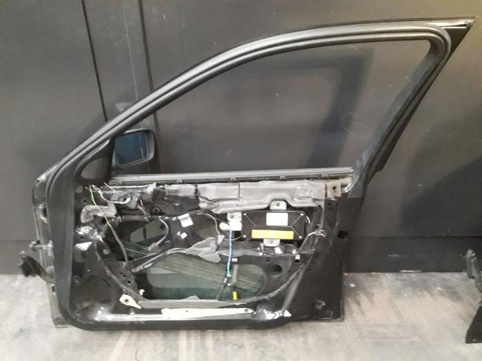 Front door 4-door, right from a BMW 3 serie (E46/4) 318i 16V 2002