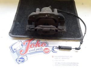 Used Front brake calliper, left BMW 3 serie (E46/4) 318i 16V Price on request offered by Autodemontage Joko B.V.