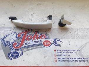 Used Rear door handle 4-door, right Chevrolet Orlando (YYM/YYW) 2.0 D 16V Price on request offered by Autodemontage Joko B.V.